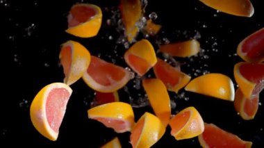 Greyfurt suyu ile dilim kameraya uçar