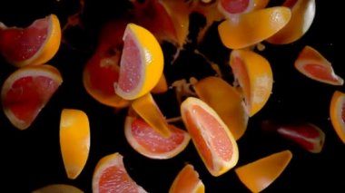 Juise ile greyfurt dilim kameraya uçar