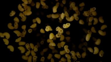 Makarna boru rigate kameraya karşı zıplatma