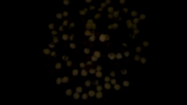 Белые и шоколадные шарики, прыгающие на камеру — стоковое видео