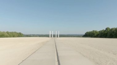 Mimari kompleksin üzerinden uçuş, Axe Majeur, Sergy
