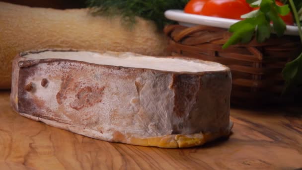 Panorama of soft creamy French Epoisses cheese — Stock Video