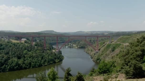 Luchtopname van de Viaduc de Garabit in Frankrijk — Stockvideo