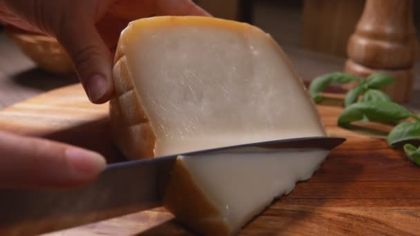 Hard sheep cheese cut in a triangular pieces — Stockvideo