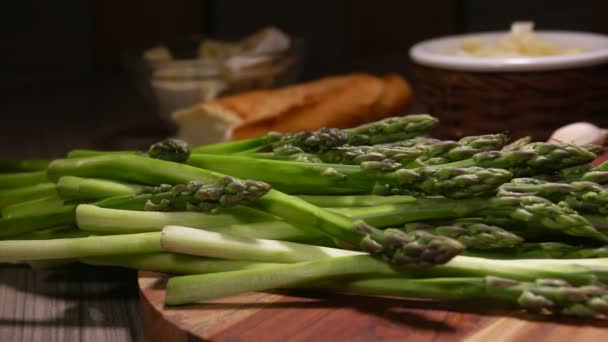 Panorama of peeled asparagus lying on wooden board — 비디오