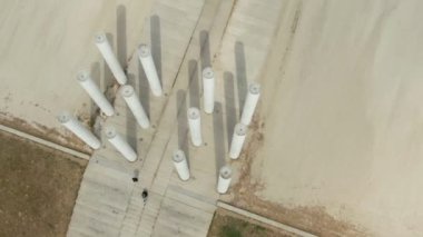 Saint-Christophe 'daki on iki sütunun minimalist mimari bileşimi