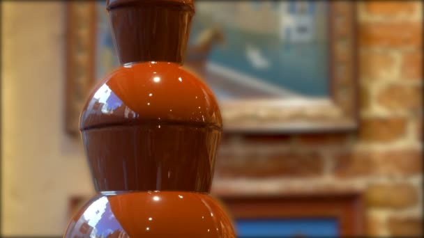 Panorama of a chocolate fountain in a store window — Stock Video