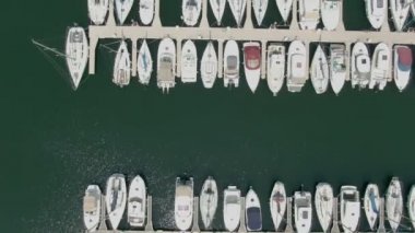 Akdeniz 'de bir yat marinasının hava saldırısı