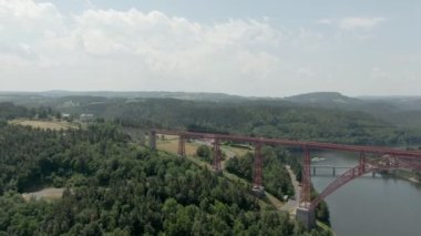 Fransa 'daki Viaduc de Garabit' in hava manzaralı çekimi