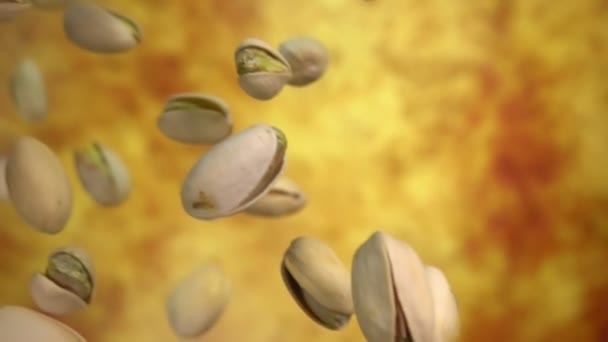 Close-up van de pistaches vliegen op de gele oker achtergrond in slow motion — Stockvideo