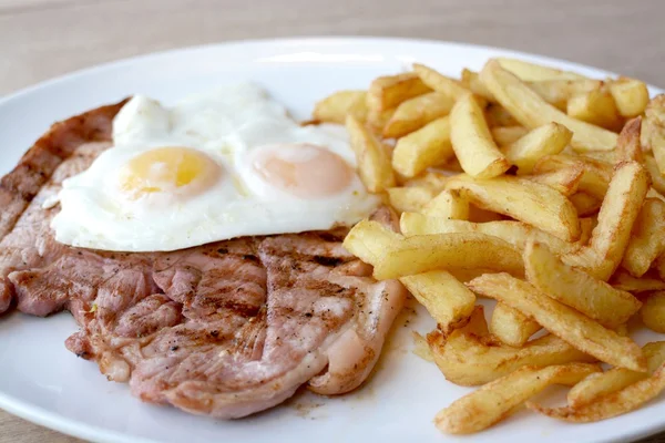 Gammon-Ei und Chips — Stockfoto