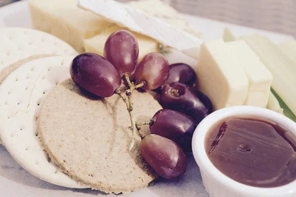 Cheese and Biscuits — Stock Photo, Image