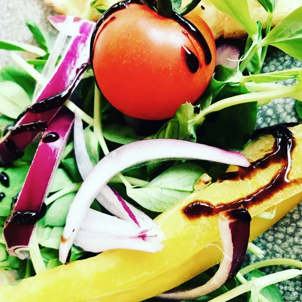 Ensalada de alimentos saludables — Foto de Stock