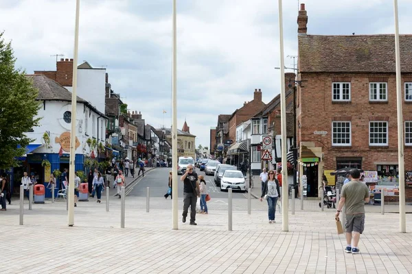 Stratford Upon Avon, İngiltere - 7 Temmuz 2017: Bir yoğun turistik cadde Stratford Upon Avon, Warwickshire, İngiltere, İngiltere'de 