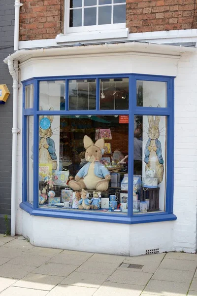 Stratford Upon Avon, İngiltere - 7 Temmuz 2017: Outside Peter Rabbit Dükkanı. Stratford upon Avon, Warwickshire, İngiltere, Birleşik Krallık 