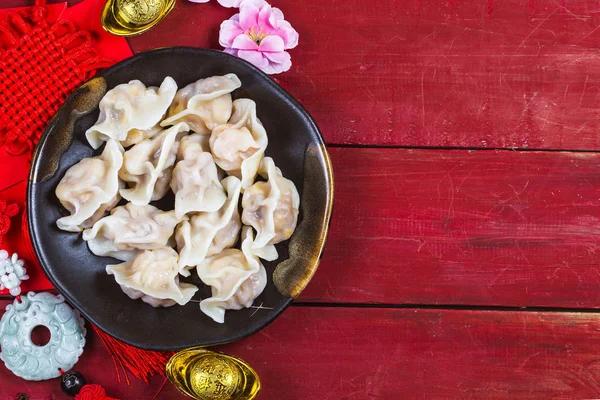 Jiaozi chino comida de año nuevo, comida del festival de primavera en traditiona — Foto de Stock