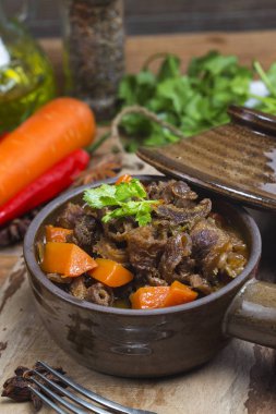 Kızarmış biftek ve havuç