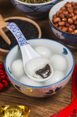 Çince Lantern Festivali gıda, Çince karakterler şans, iz anlamına gelir.