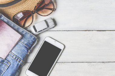 Yaz tatil arka plan, beyaz tahta ve c plaj aksesuarları