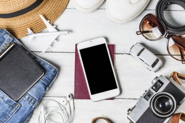 Yaz tatil arka plan, beyaz tahta ve c plaj aksesuarları