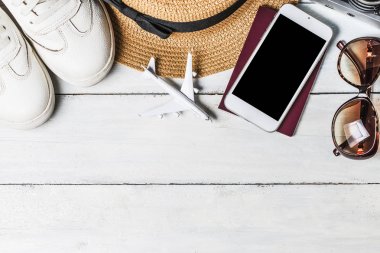 Yaz tatil arka plan, beyaz tahta ve c plaj aksesuarları