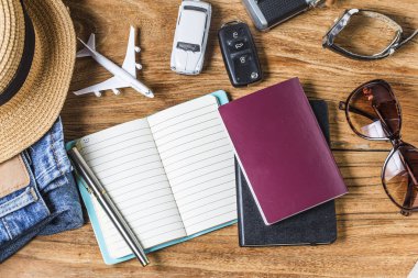 Aksesuarlar kostümleri seyahat. Pasaportlar, Bagaj, tra maliyetini