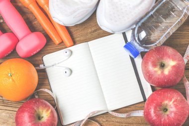 Fitness, sağlıklı ve aktif yaşam kavramı, şişe suyu,