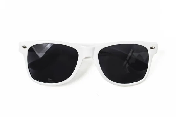 Óculos de sol brancos no fundo branco — Fotografia de Stock