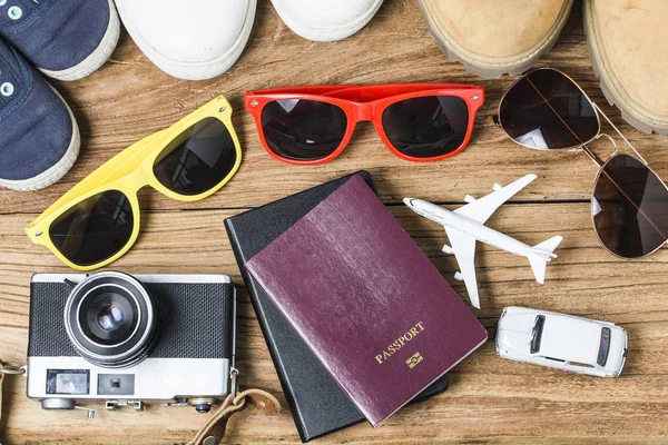 Gafas de sol y zapatos para niños y adultos según Target — Foto de Stock