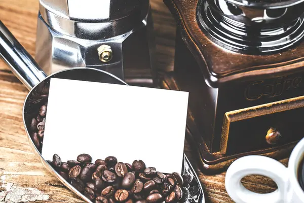 Leere Visitenkarten Und Eine Tasse Kaffee Auf Einem Holztisch Corporate Stockbild