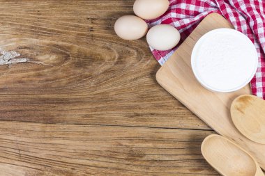 pişirme bir kavram. temel pişirme malzemeleri ve mutfak araçları kapat