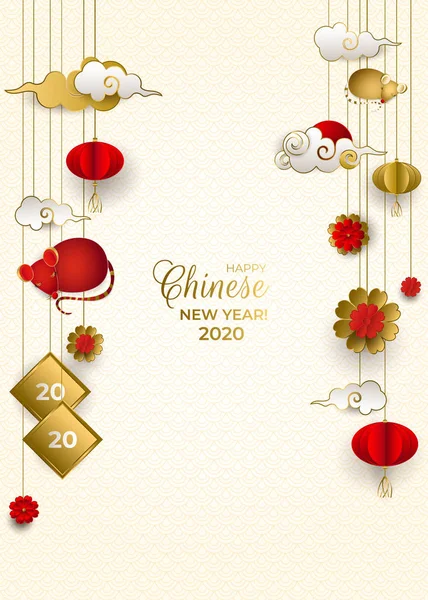 Gott nytt kinesiskt år 2020 av råtta. Kort med hängande röd mus, guld, vita moln, lyktor, blommor på ljus bakgrund. För semester inbjudan, affisch, banderoll. Pappersstil. Vektorillustration — Stock vektor
