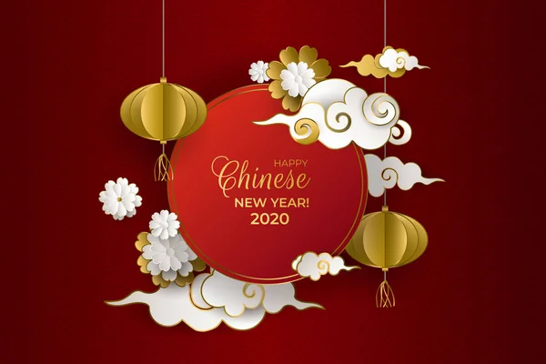 Feliz año nuevo chino 2020. Tarjeta de felicitación: nubes redondas, doradas y blancas, linternas, flores sobre fondo rojo. Patrones asiáticos. Para invitaciones navideñas, póster, pancarta. Estilo de papel. Ilustración vectorial . — Vector de stock