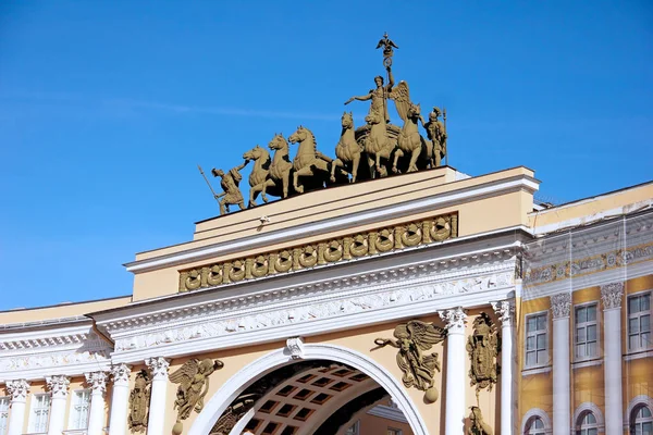 ジェネラル ・ スタッフの建物記念碑サンクトペテルブルク ロシア — ストック写真
