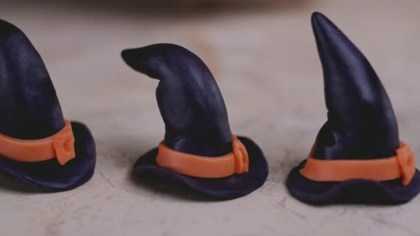 Baker makes icing hat and leg for witch for decorating muffin. Halloween concept — Stock Video