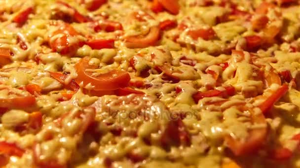 Pizza im Ofen aufgehen. 4k Zeitraffer. hausgemachtes Bäckerkonzept — Stockvideo