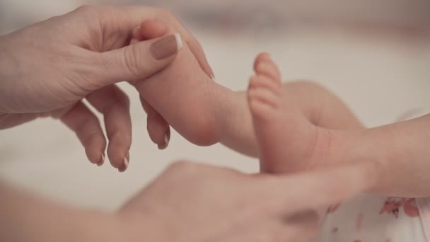 Newborn Babys feet in mother heart shaped hands. Mom and her child — Stock Video