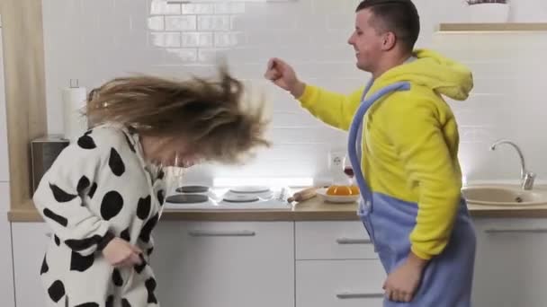 Happy Young Couple Pajamas Dancing Kitchen Celebrating Newlyweds New Home — Stock Video