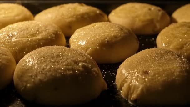 Çörekler Fırında Fırın Fırın Pişirmek Lezzetli Yapımı Çöreklerin Zamanı Pişirme — Stok video