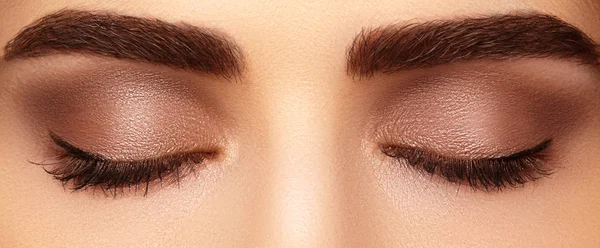 Perfect shape of eyebrows and extremly long eyelashes. Macro shot of fashion eyes visage. Before and after — Stock Photo, Image