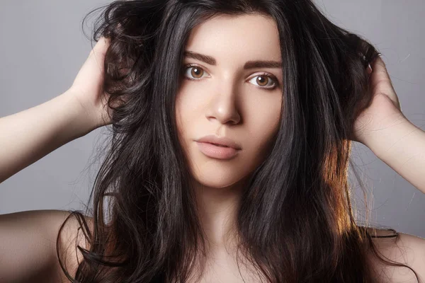 Damaged Hair. Model Holding Messy Unbrushed Dry Hair In Hands. Health And Beauty. Sexy girl with brown hair — Stock Photo, Image