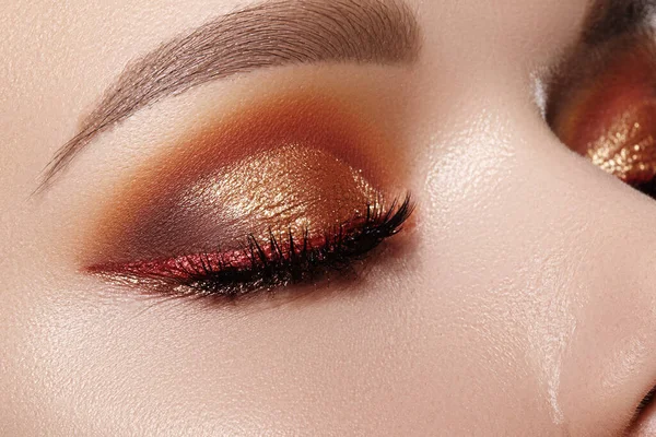 Ojos dorados con brillo fotos de stock, imágenes de Ojos dorados con brillo sin royalties glitter dorado Ojos dorados con brillo fotos de stock, imágenes de Ojos dorados con brillo sin royalties