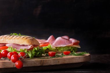 Ham ve panini sandvici
