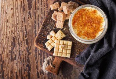 Ev yapımı krem brulee