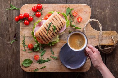 Ham ve panini sandvici