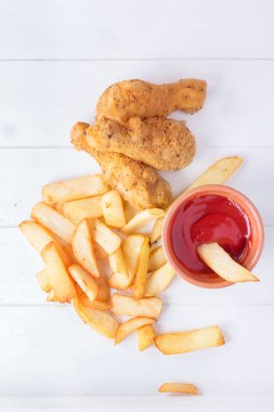 Tavuk uyluk patates kızartması ile