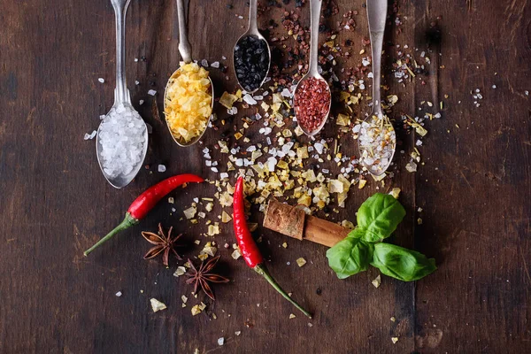Mängd salt och kryddor — Stockfoto