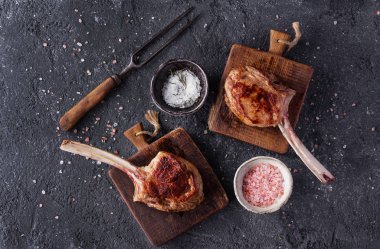 Izgara tomahawk biftek