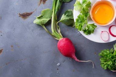 Taze çiftlik yumurtaları