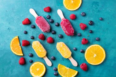 Ev yapımı dondurma çilek ile